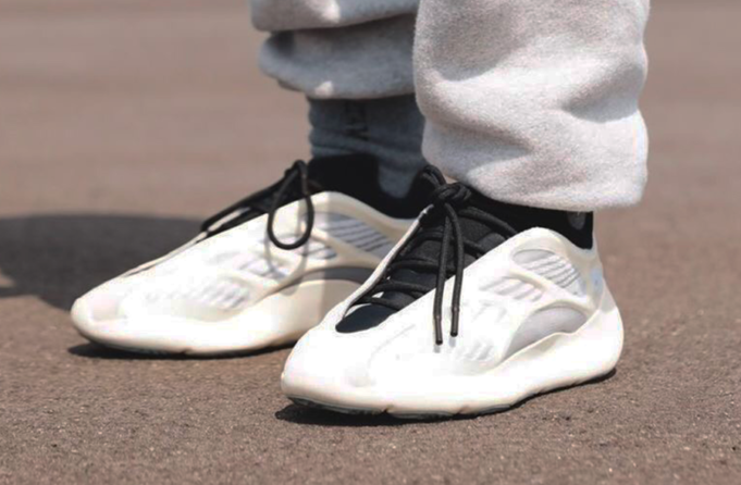 adidas yeezy 700 v3 triple black