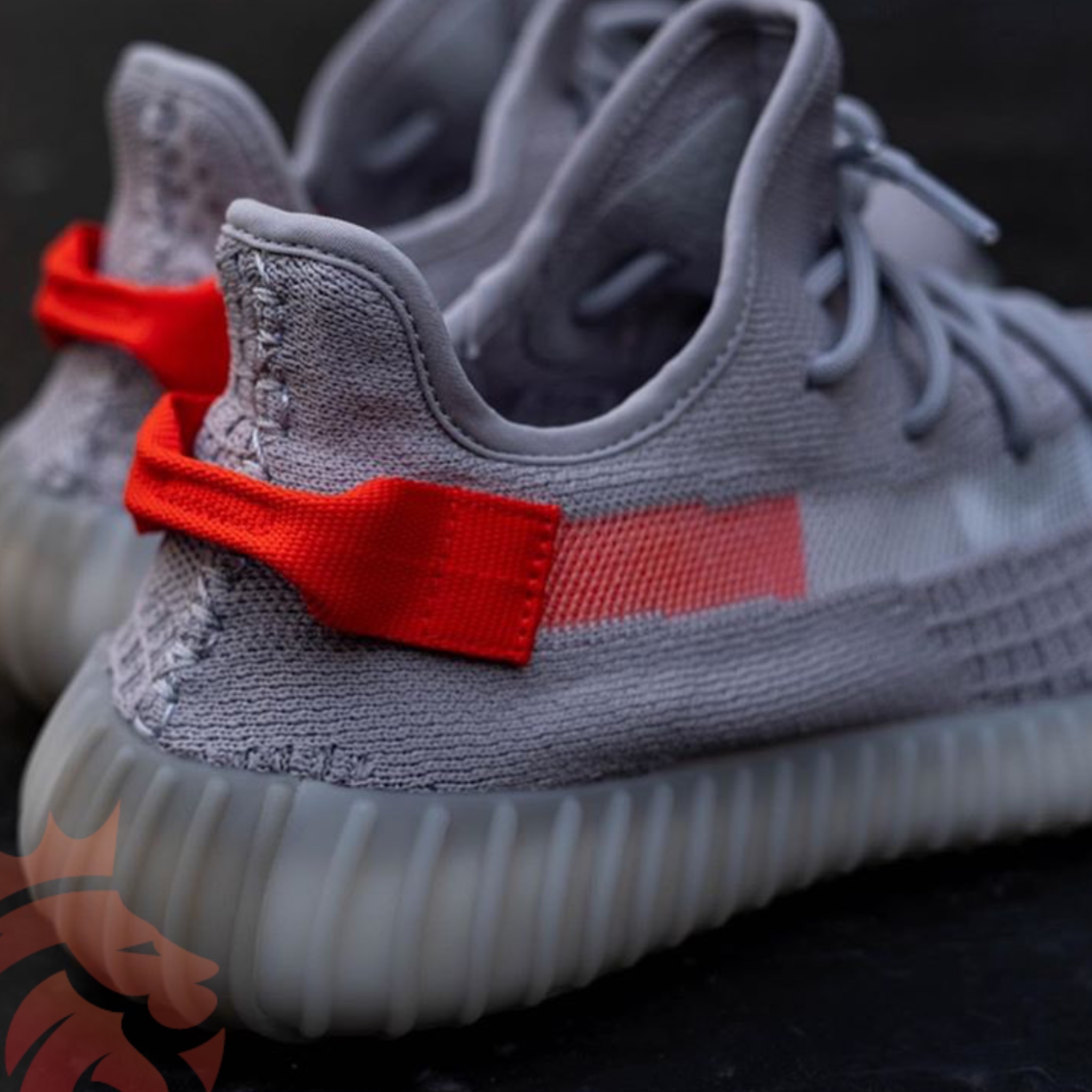 afregning jug bronze First Look: Adidas Yeezy Boost 350 V2 "Tail Light" Europe-Russia Release