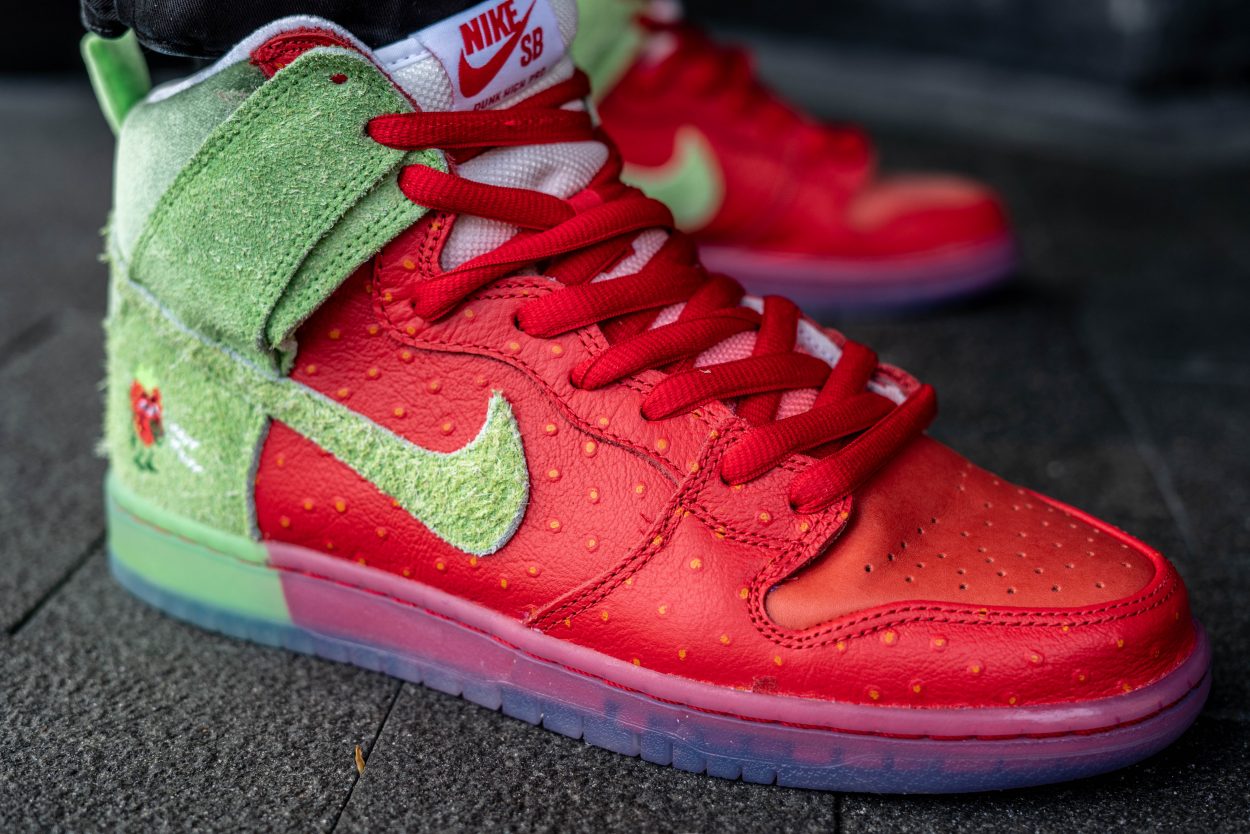 nike sb 420 strawberry