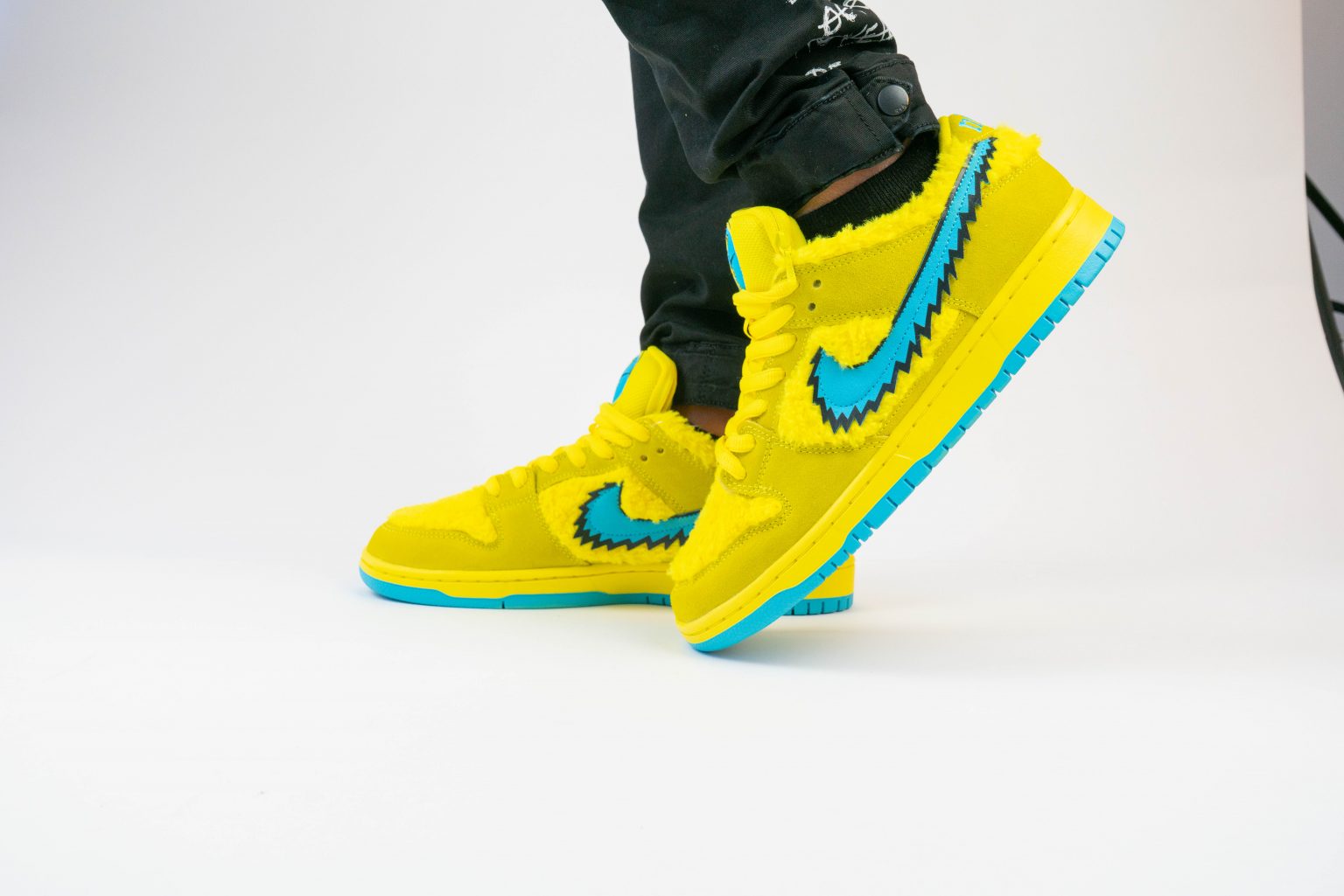 grateful dead yellow bear nike