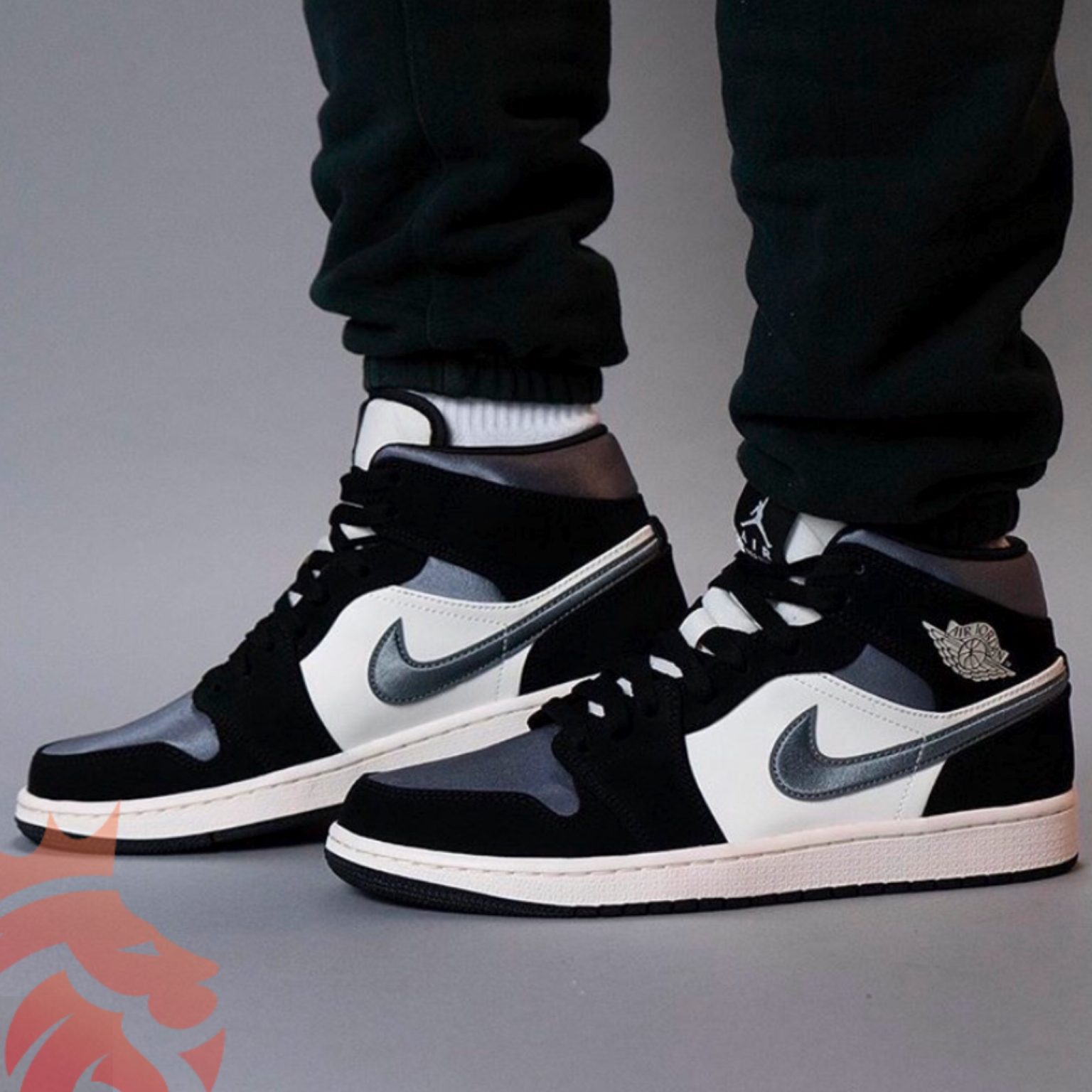 Yankeekicks On Feet Air Jordan 1 Mid SE 