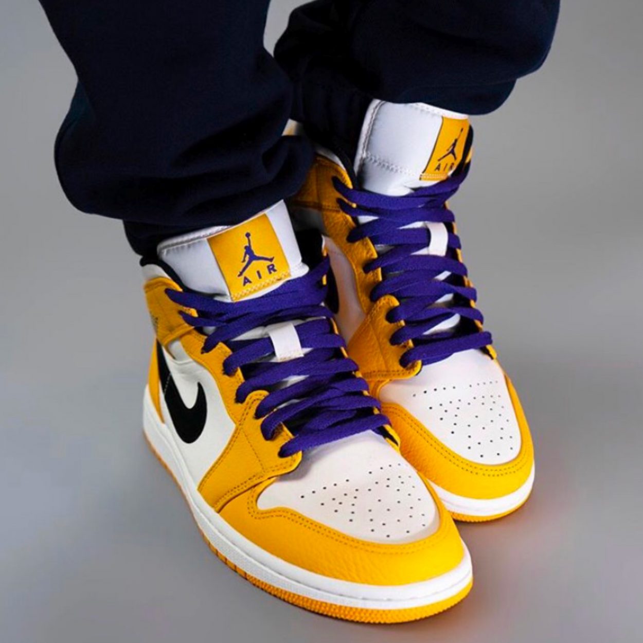 aj1 mid se lakers