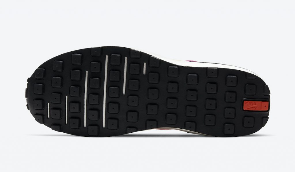 waffle one active fuchsia on feet